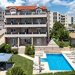 Apartman Sunny Garden