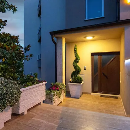 Sunny Garden Апартаменти *