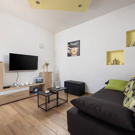 Sunny Garden Apartment Split