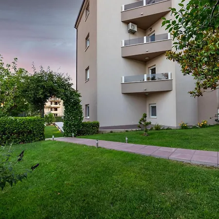 Sunny Garden Апартаменти *