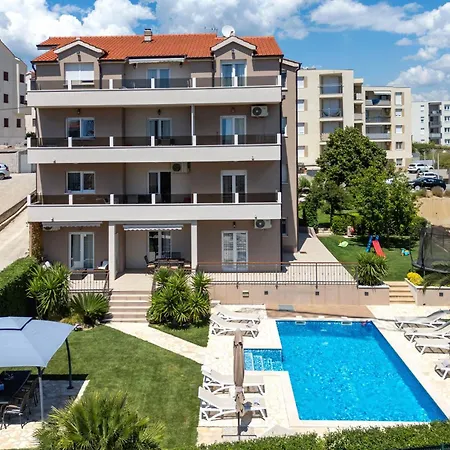 Apartman Sunny Garden
