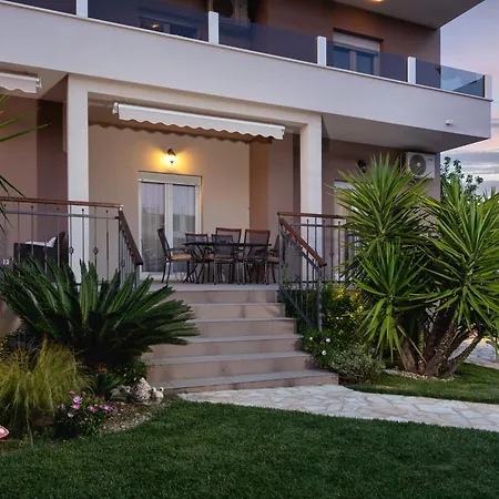 Sunny Garden Apartment