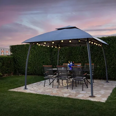 Sunny Garden Apartment