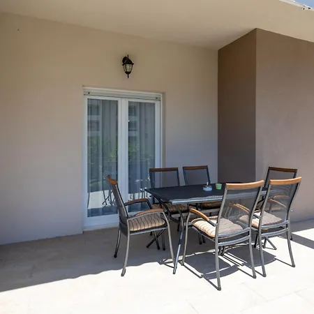 Апартаменти Sunny Garden *