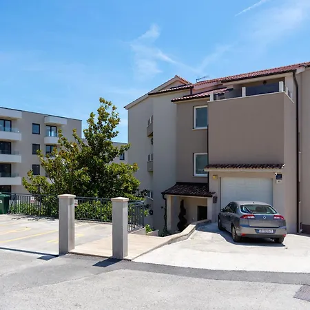 Sunny Garden Апартаменти *