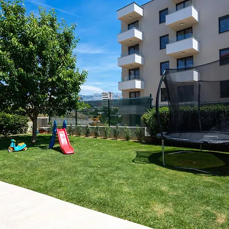 Апартаменти Sunny Garden